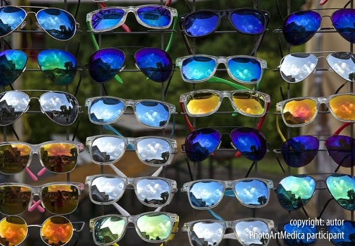 Świat w kolorowych okularach - The world in colorful glasses