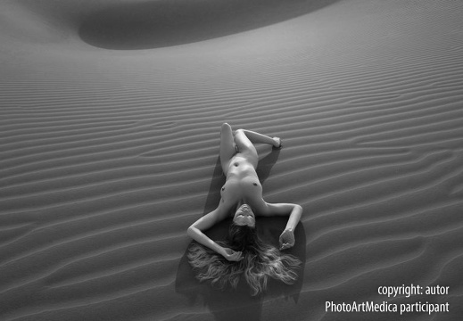 Desert nude - Nagość pustyni