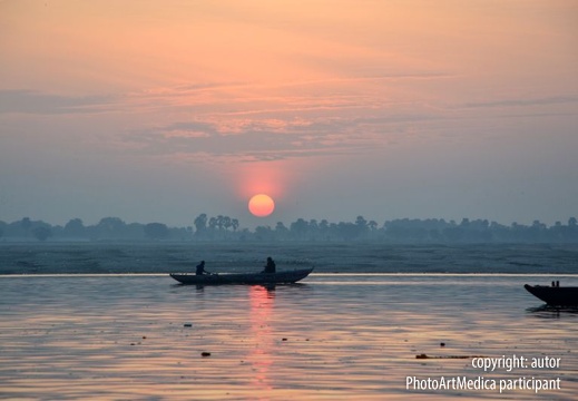 Wschód słońca nad Gangesem - Sunrise over Ganges