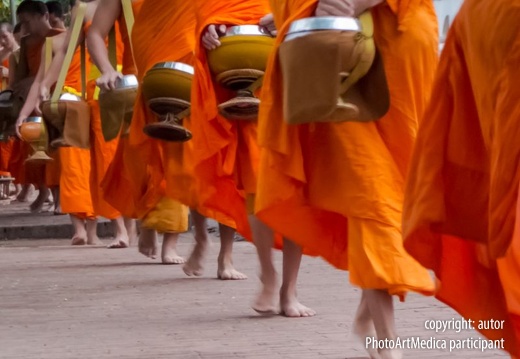 Mnisi w Luang Prabang - Monks in Luang Prabang