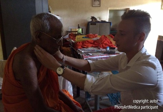 Badanie węzłów chłonnych 103-letniego mnicha - Examination of the lymph nodes of a 103-year-old monk
